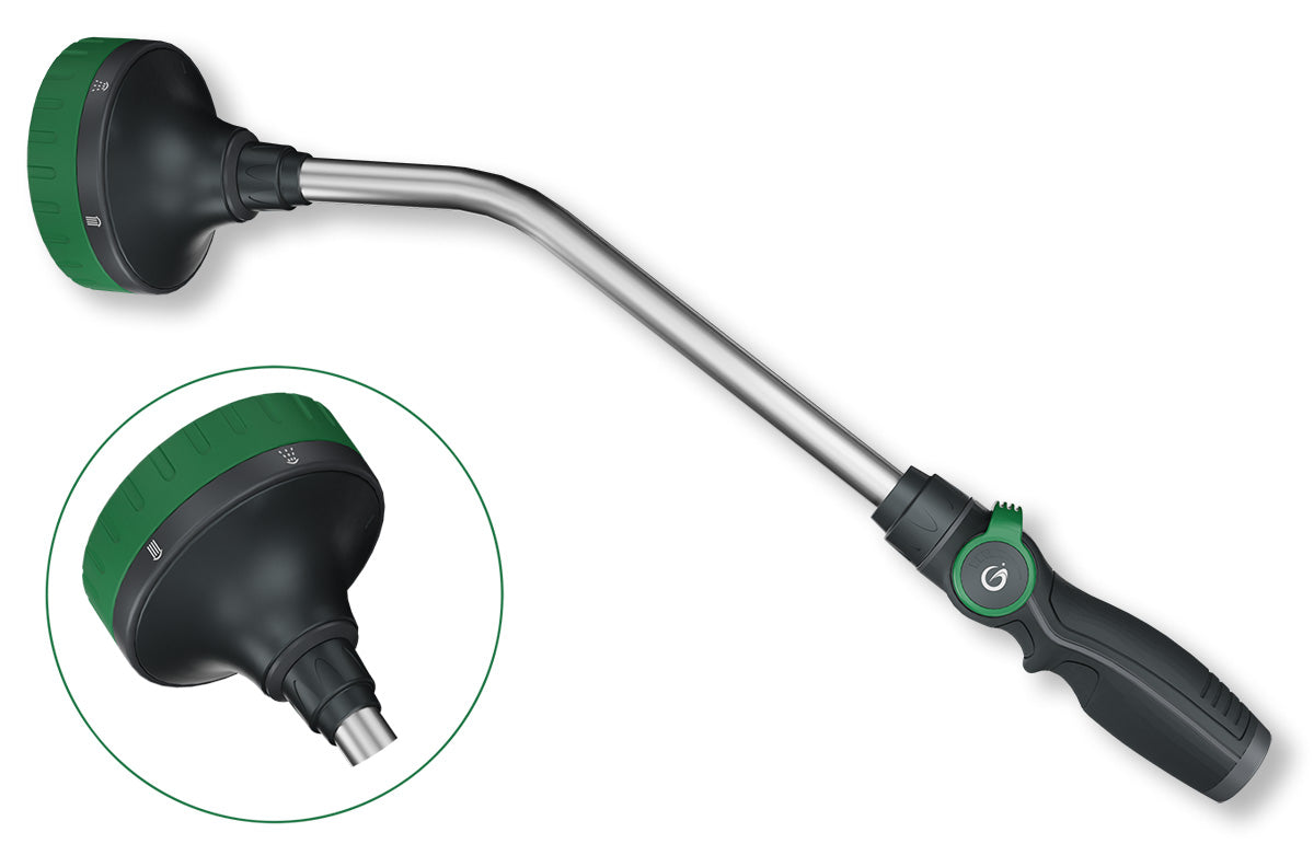 Grimsholm Spraystav 50 cm, sort/grøn justerbart hoved, buet metalrør, ergonomisk håndtag med grøn knap, 6 spraymønstre.