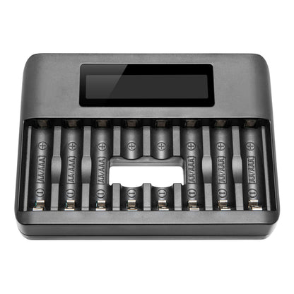 Luxorparts Multioplader 8 sort oplader med ti slots til NiMH AA/AAA batterier og rektangulært digitaldisplay øverst, set oppefra.