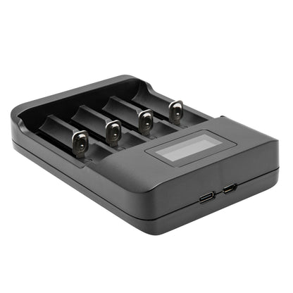 Universal Multi Charger 4 Multilader til NiMH og Li-ion batterier, fire slots, digitalt display, to USB-C porte.
