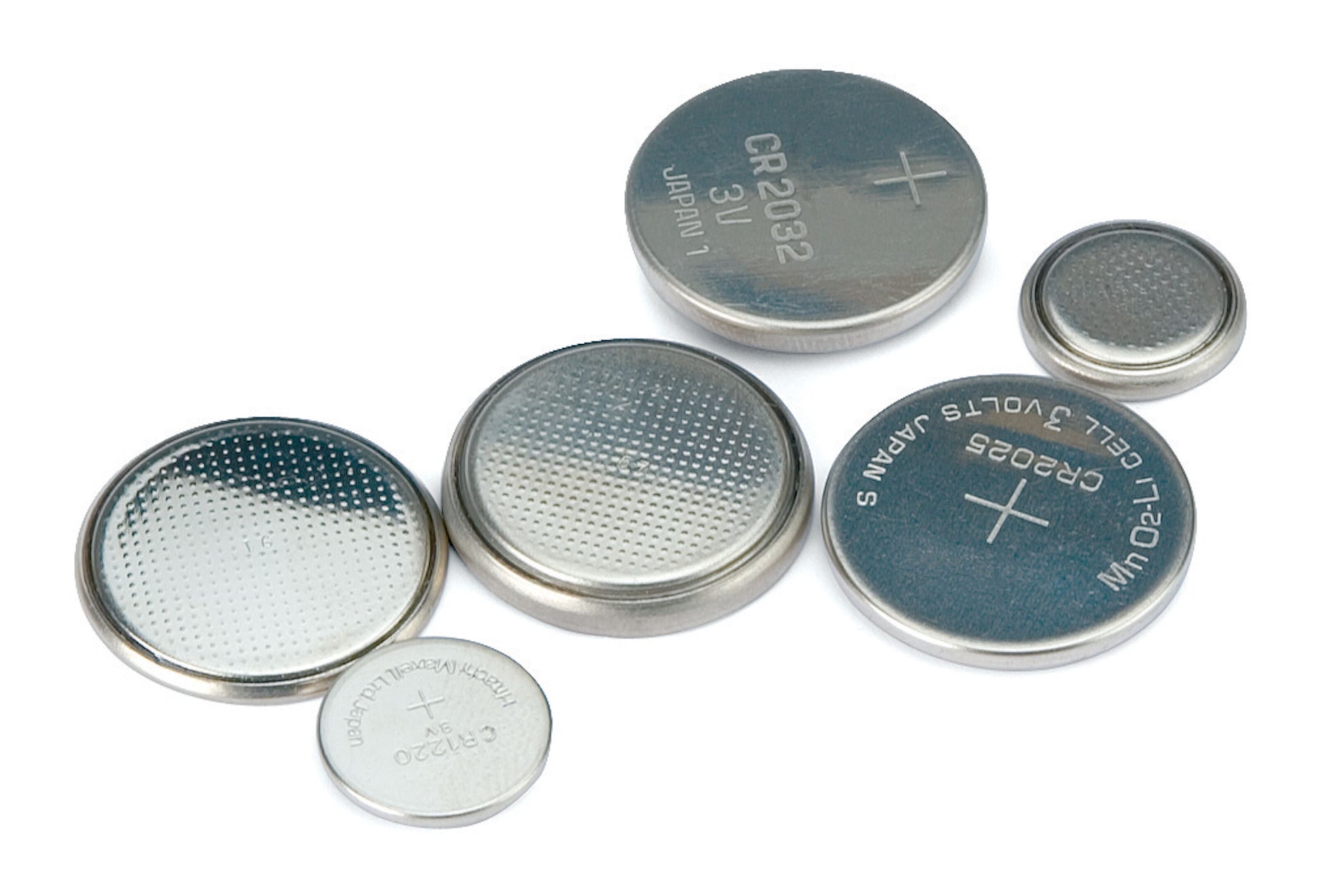 CR2354 lithium knapcellebatterier, sølvfarvede, med modelnummer og 3V mærkning synlig på overfladen.
