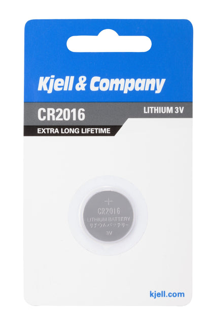 Kjell CR2016 litiumbatteri 1 stk i emballage med blå og hvidt logo, modelnavn og synlige produktdetaljer.