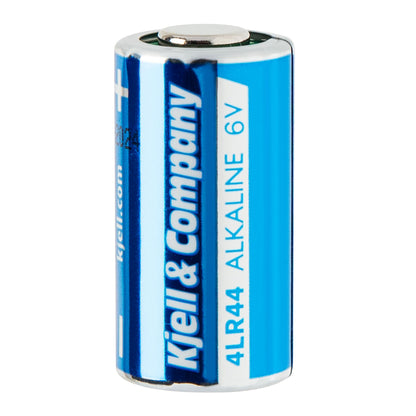 4LR44 alkalisk batteri 6V, blå og sølv etiket med "4LR44 ALKALINE 6V", metal top- og bundstykke.