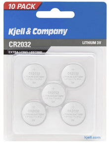 Litiumbatteri CR2032 10 stk knapcellebatterier i transparent blister med blå og grå Kjell-logo, fem synlige batterier.