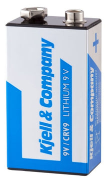 Kjell Litium 9V batteri CR-V9, blå/hvid logo, to topterminaler, teksten "9V LITHIUM" på fronten.