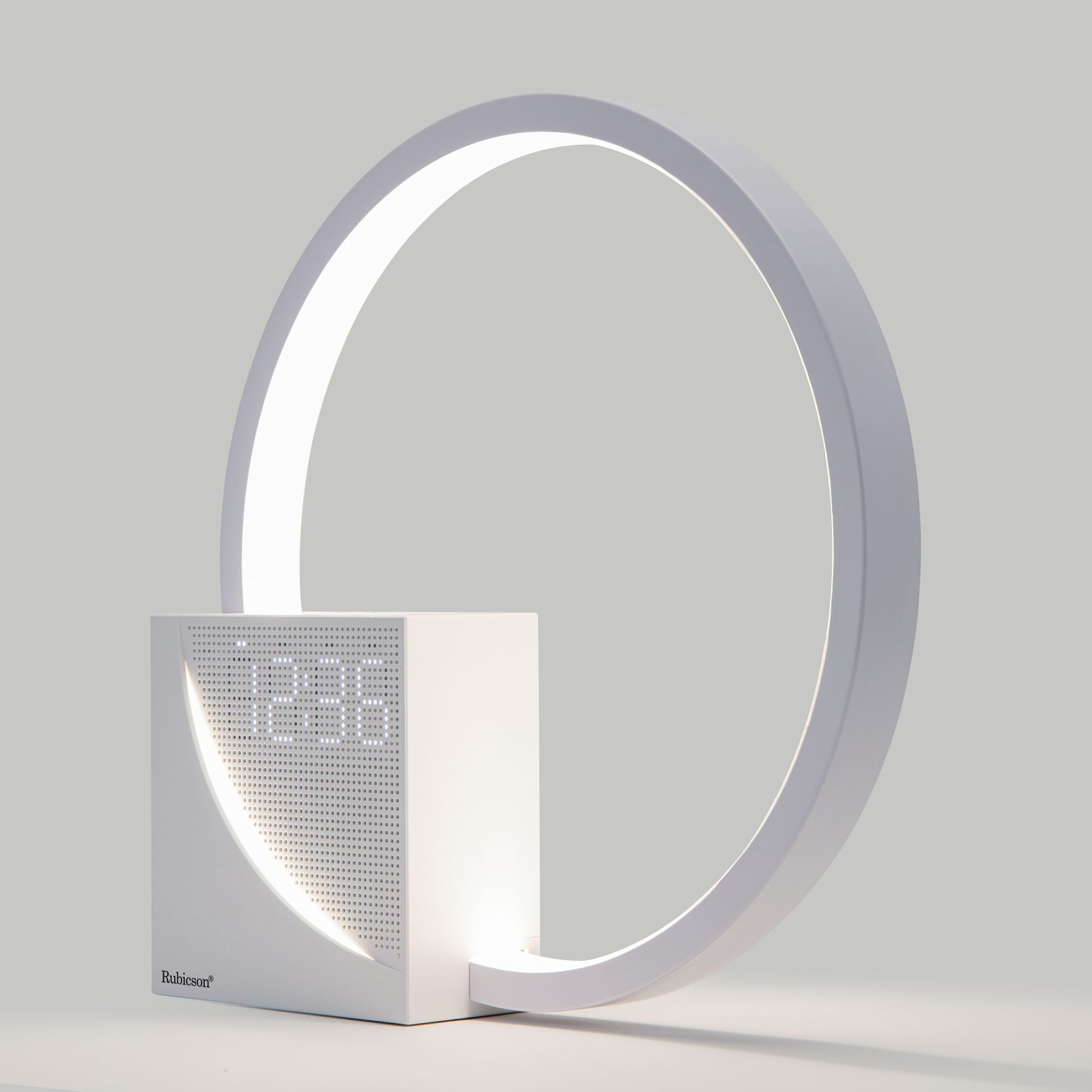 Rubicson Wake-up light vækkeur m. natlampe, hvid kubeform, dot-matrix display under oplyst ring, simulerer solopgang.