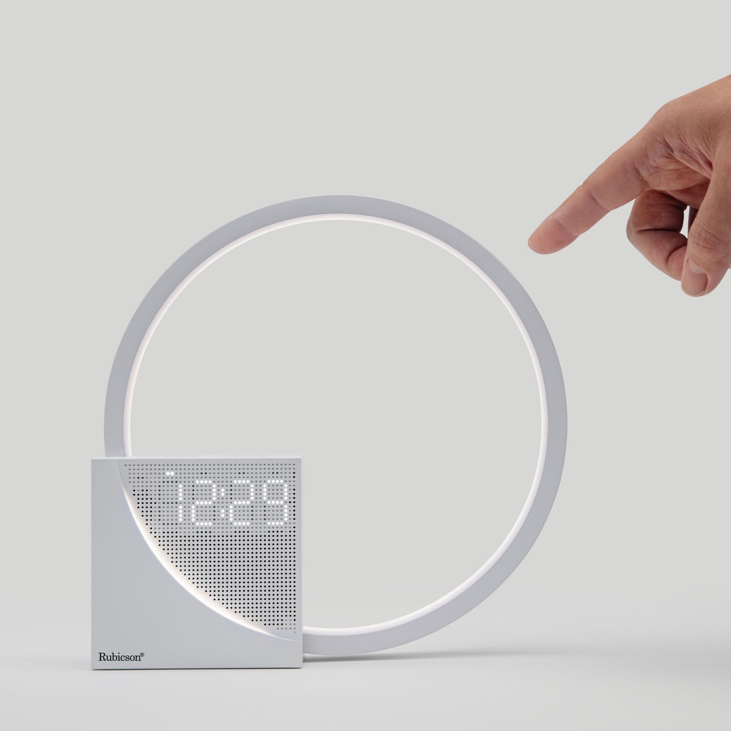Rubicson Wake-up light vækkeur med natlampe og digitalt ur 12:29, begge hvide modeller, simuleret solopgang-funktion.