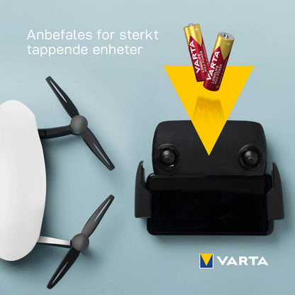 Varta Longlife Max Power AA-batterier 4-pakke, norsk tekst og Varta-logo ses over drone og controller.