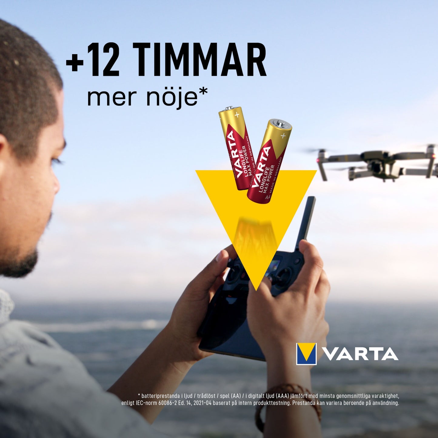 Varta Longlife Max Power AA-batteri 8-pak, tekst "+12 TIMMAR mer nöje", synligt Varta-logo.