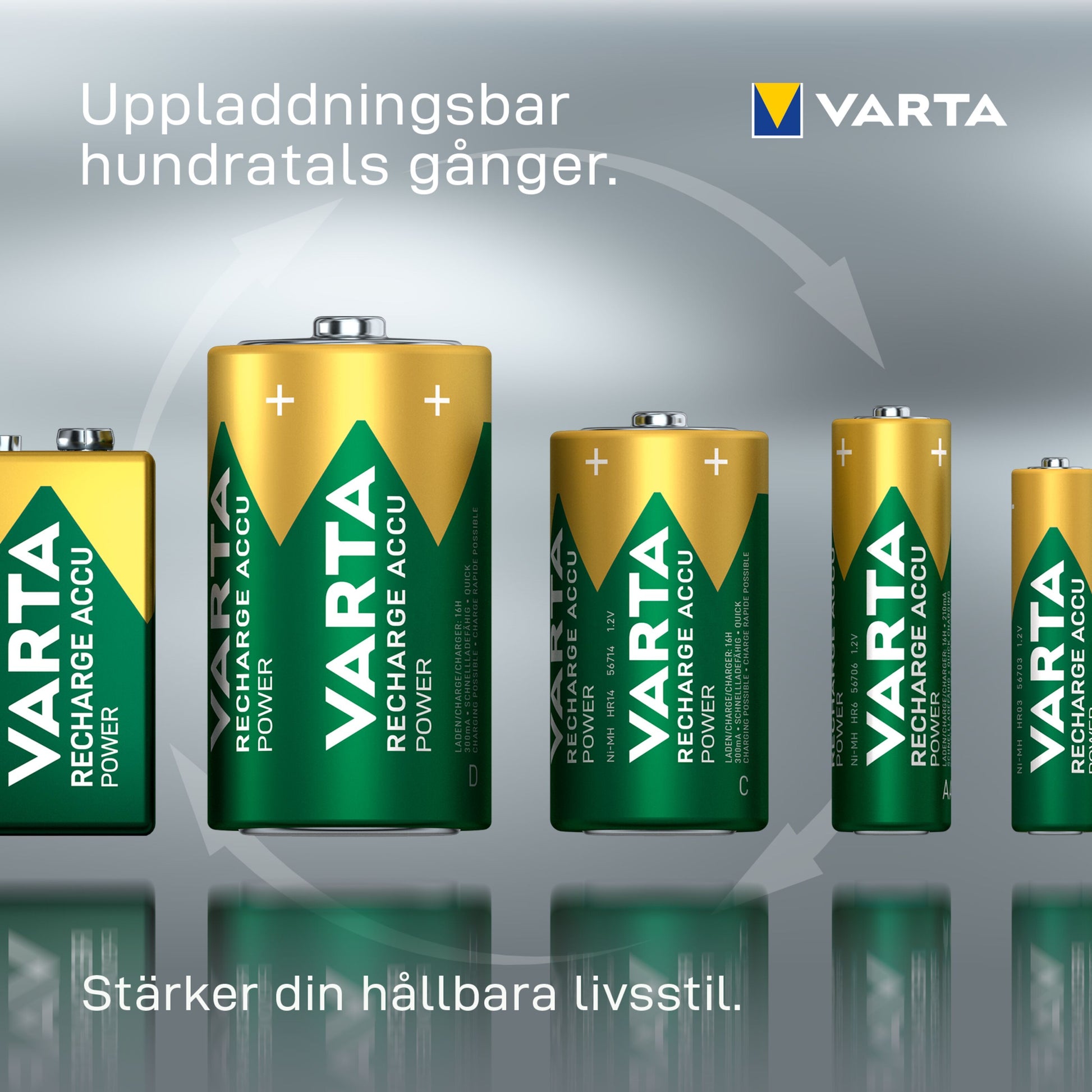 Varta Recharge Accu AA 2600 mAh genopladelige batterier, fire stk, genbrugspile bagved, Varta-logo øverst.