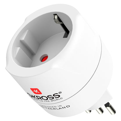 Skross jordet rejseadapter til Schweiz, Italien, Brasilien, hvid rund med stik og "Designed in Switzerland" samt Skross-logo.