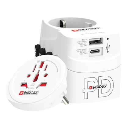 Skross Universal rejseadapter med jord, USB-port og flere stiktyper.