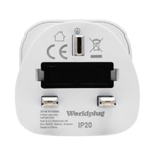 Luxorparts UK rejseadapter, jordet, hvid, tre ben, mærket "FUSED", CE, IP20, til indendørs brug, Made in China.