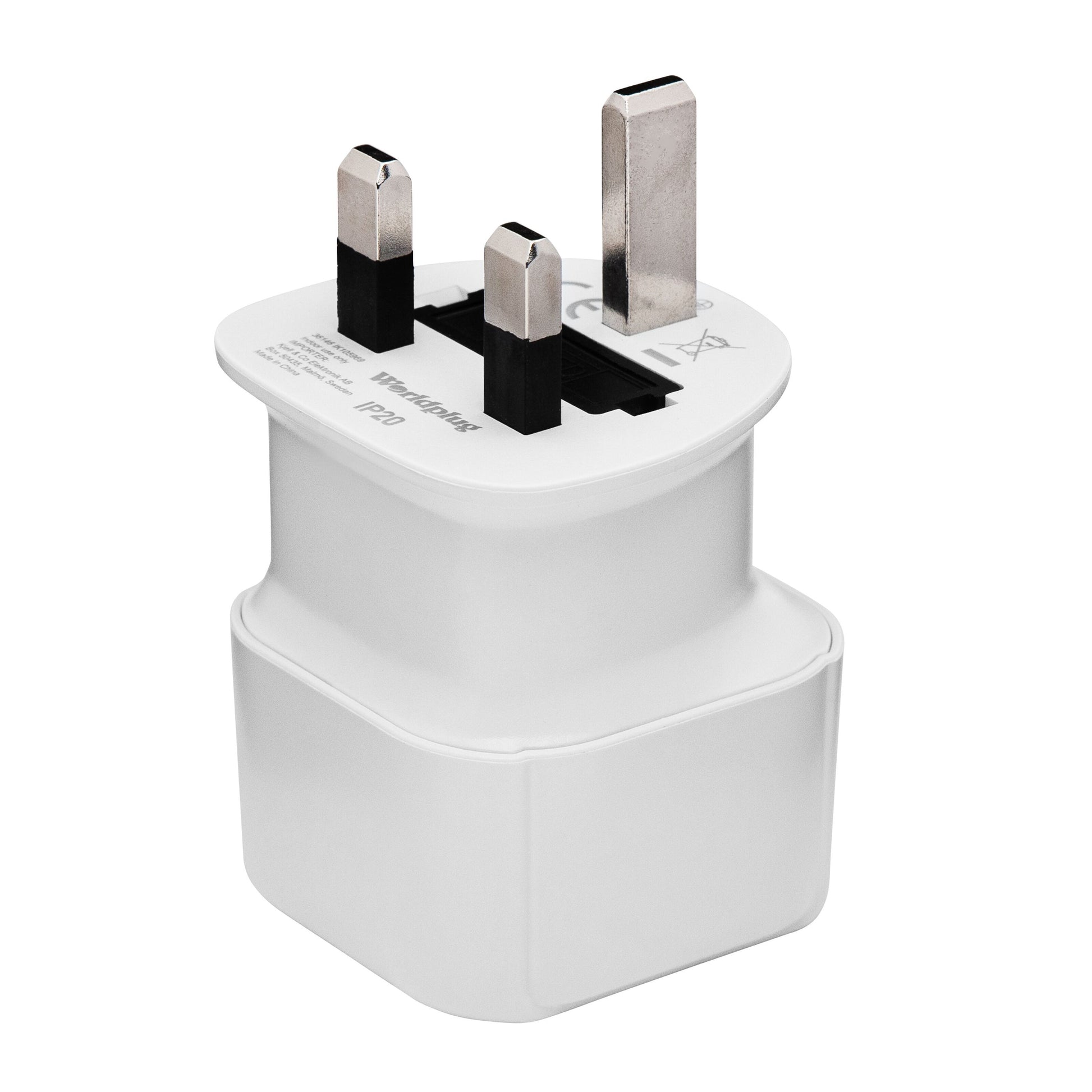 Luxorparts jordet rejseadapter UK med metalliske stikben, rektangulært design og tekst/symboler på overfladen.