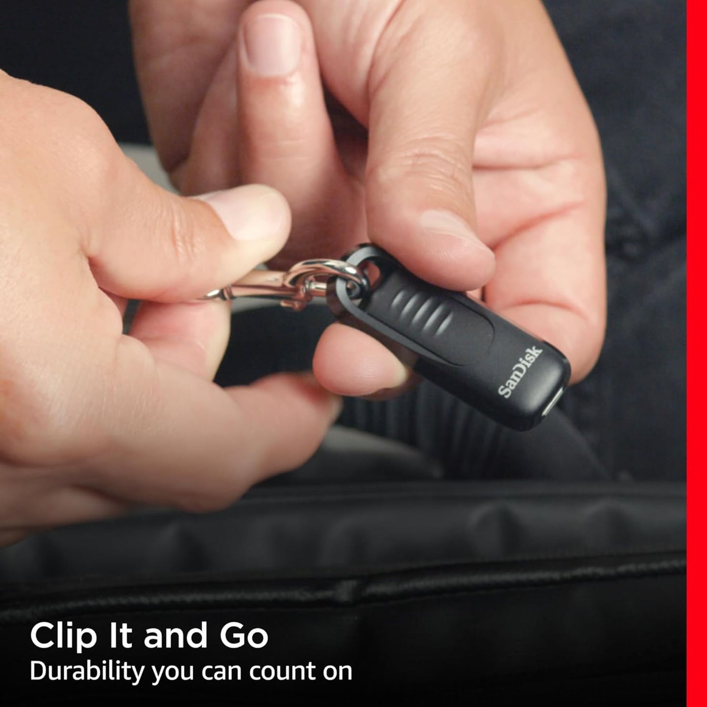 Sandisk Ultra Slide USB-nøgle, USB-C, 128 GB sættes i nøglering, tekst: Clip It and Go.