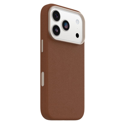 IPhone 17 Pro med brunt Otterbox Symmetry Cactus læder Magsafe cover, tre bagkameraer, to sideknapper, skrå vinkel.