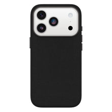 IPhone 17 Pro bagside i sort Cactus Leather MagSafe cover, hvidt kameramodul med tre linser og blitz.