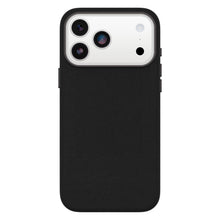 IPhone 17 Pro Max i sort Otterbox Symmetry Cactus Leather MagSafe cover, hvidt kameramodul med tre linser og blitz, stødtestet.