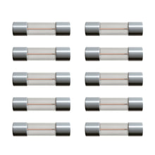 Glasrørssikring 5x20 mm 2,5A Træg (T) 10-pak, gennemsigtige cylindre med synlig tråd, arrangeret i to rækker.