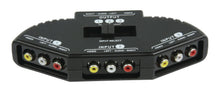 Sort RCA-switch 3-vejs med tre sæt composite video og L/R audio indgange, én udgang, tydelig mærkning, skydeknap på toppen.