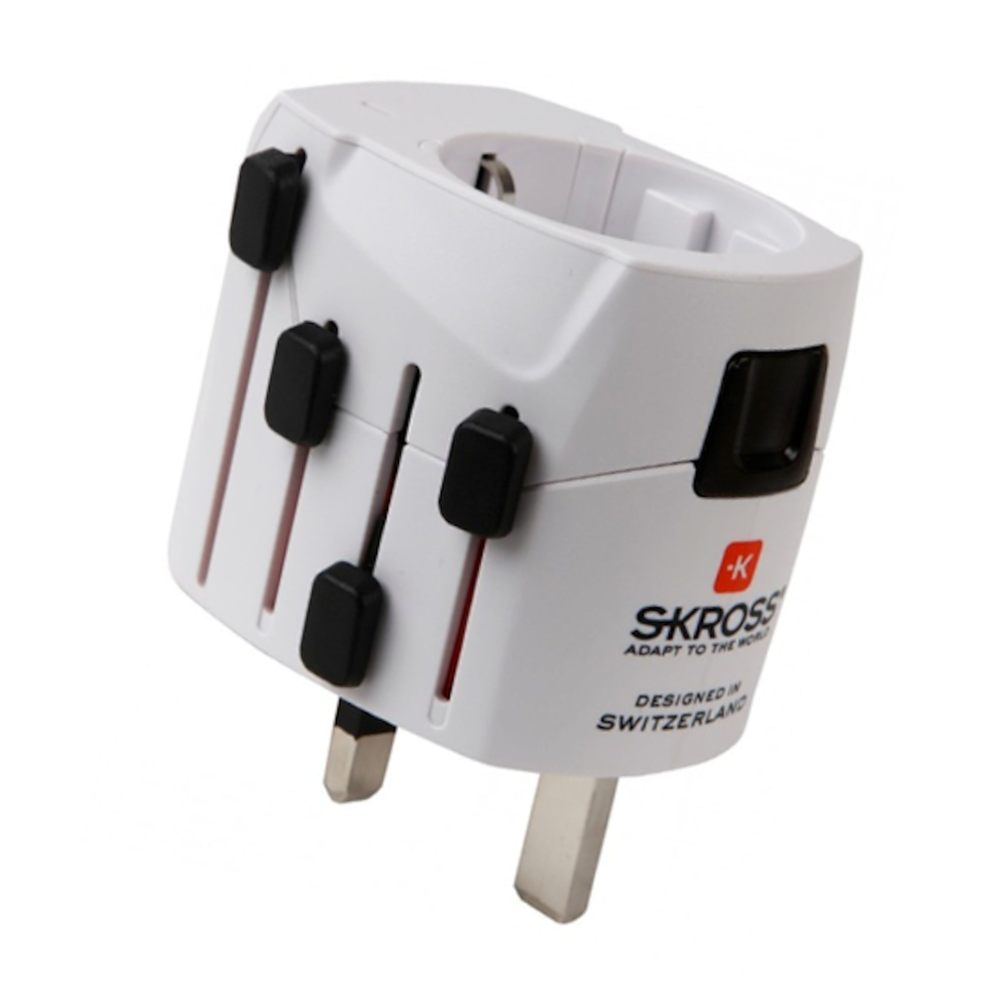 Skross Universal rejseadapter med flere skydestik, kompakt design, mærket "Designed in Switzerland.