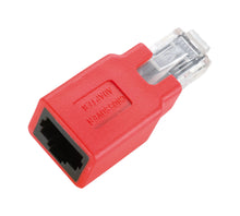Krydskobler RJ45 netværk kabeltester rød med klar plastikstik og sort Ethernet-port.