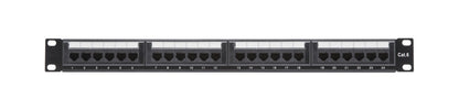 Patchpanel 19" UTP Cat.6 med 24 nummererede porte, tydelig mærkning og sort front til montering i standard 19" rack.