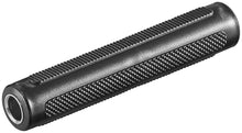 Dobbelt hunstik til 6,3 mm mono, sort cylinderformet metaladapter med rillet greb og glat åbning i den ene ende.