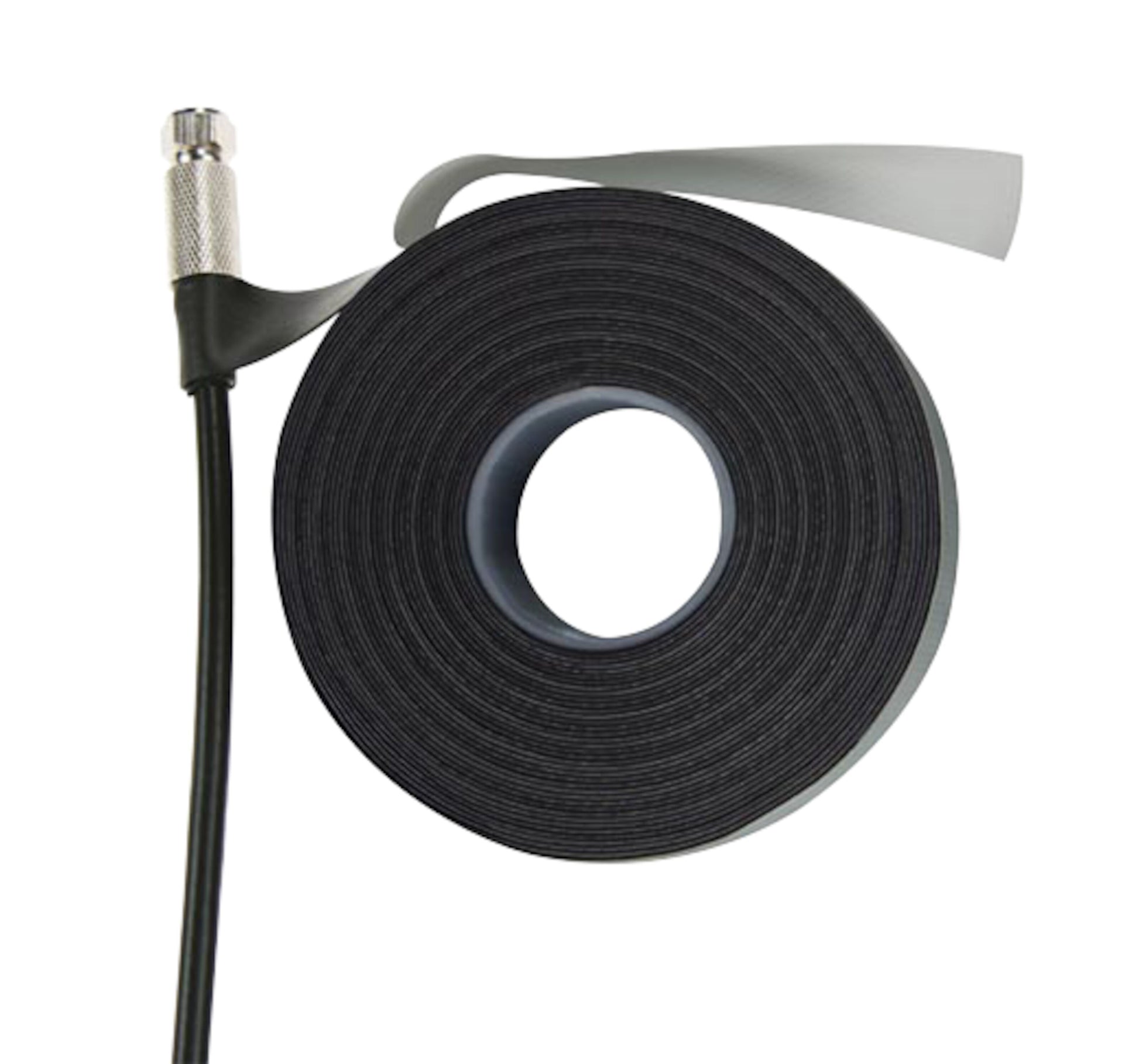 Sort koaksialkabel med stik, delvist udrullet, ved siden af 10 m Etab Vulkaniseret tape til vandtæt forsegling.