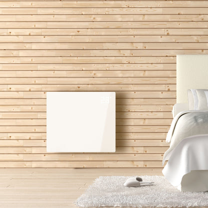 Cleverio Smart Radiator 1000 W el-radiator i hvid monteret på trævæg ved seng, hvidt tæppe og hjemmesko på gulvet.
