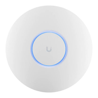 Ubiquiti UniFi U6+ rundt hvidt WiFi 6 access point med blå lysring og U-logo.