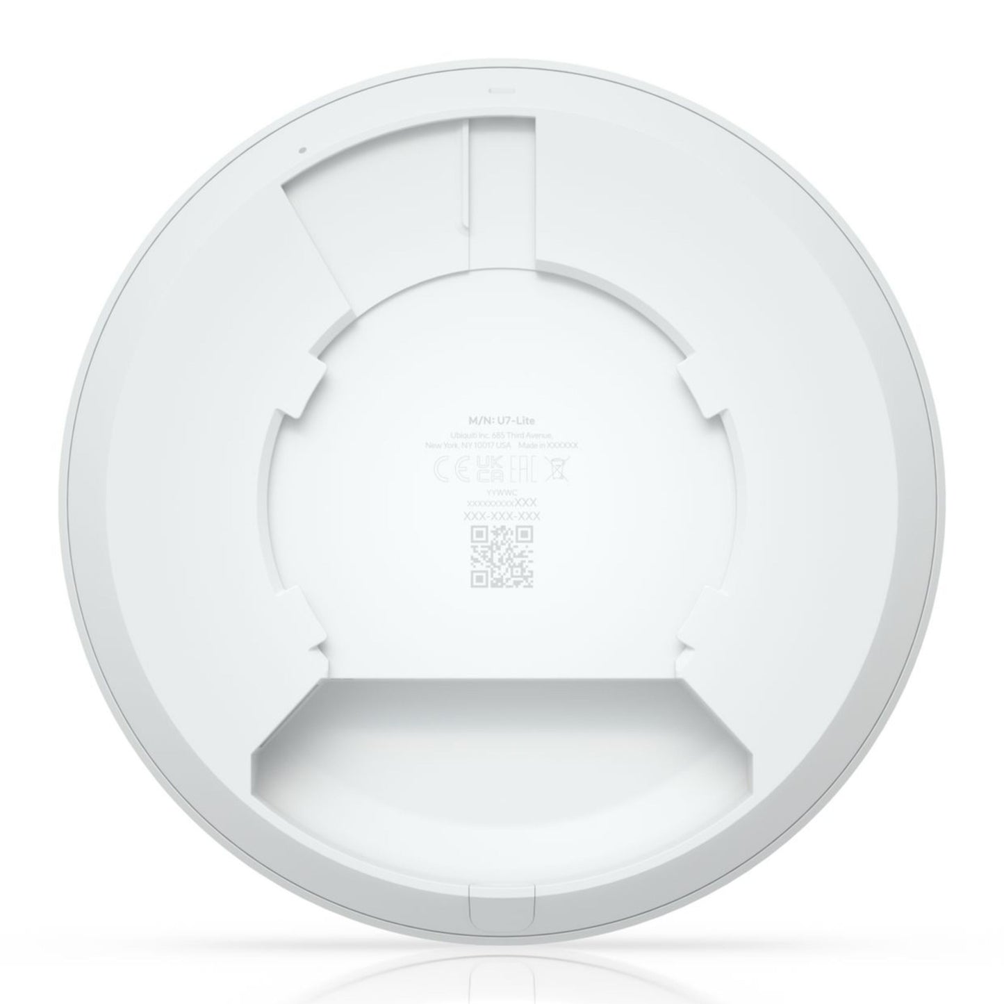 Ubiquiti UniFi U7 Lite access point bund, hvid cirkulær, beslag-slots, mærkater, serienummer og QR-kode.