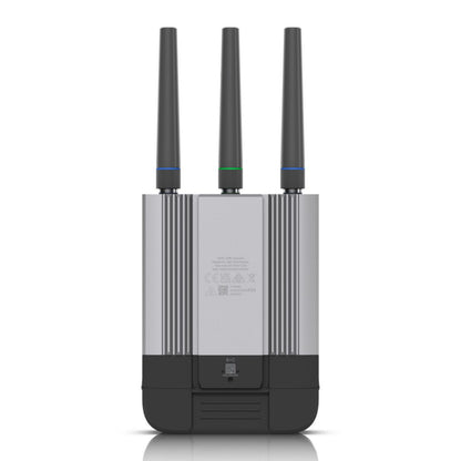 Ubiquiti UMR-INDUSTRIAL-EU 4G-router, sølv/sort, tre antenner, indikatorlys, markerede bagporte, riflede sider.