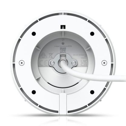 Ubiquiti UniFi Protect G5 Turret Ultra hvid IP66 POE-kamera underside med centralt kabel, certificeringslogoer og QR-kode.