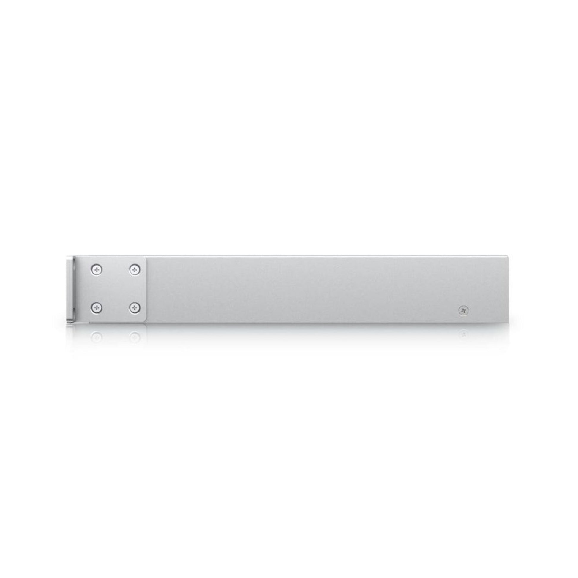 Sølvfarvet metalbeslag med fire skruer i den ene ende, flad overflade, til rackmonteret router eller PoE+ switch UDM-SE-EU.