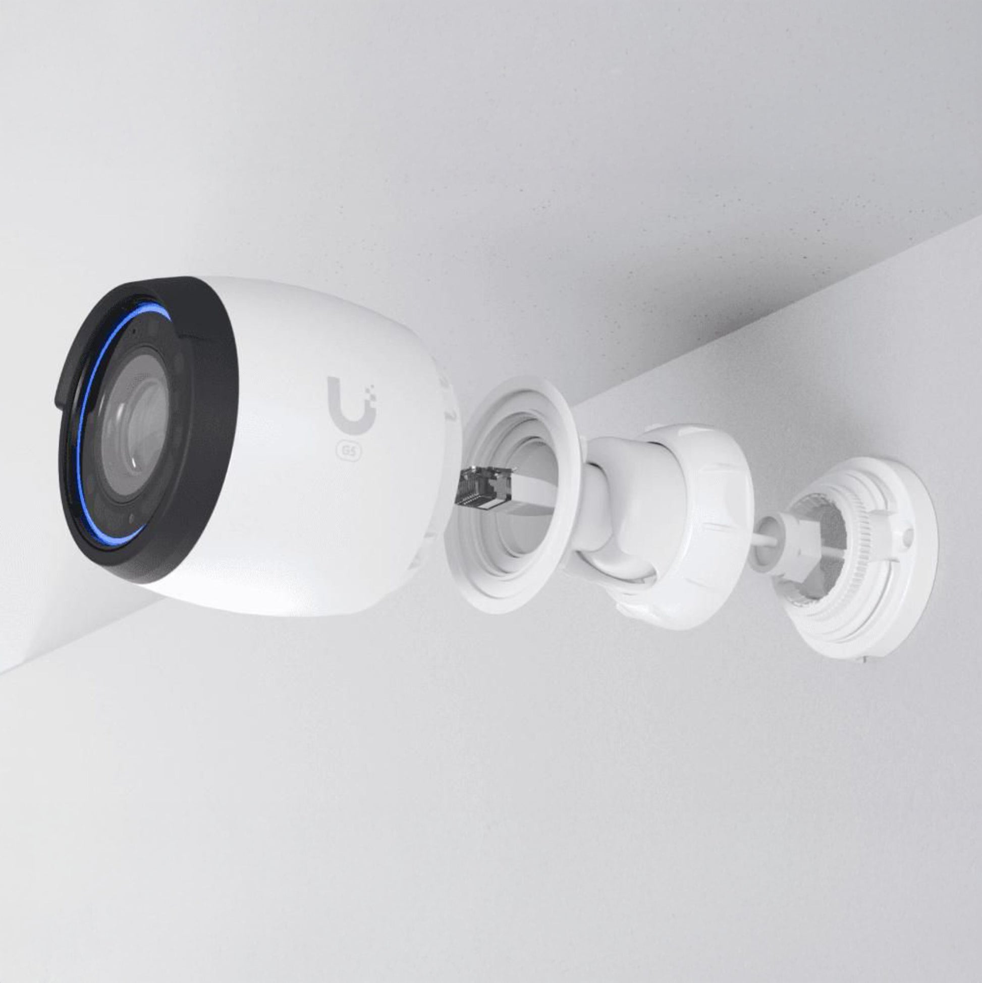 Ubiquiti UVC-G5-PRO hvid PoE udendørs overvågningskamera, blå ring, eksploderet visning af monteringsdele, 4K-opløsning.
