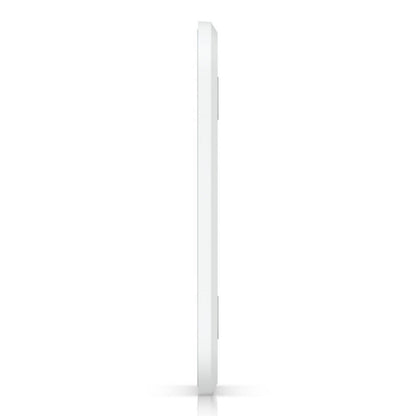 Sidebillede af hvid Ubiquiti Foren vægmontering, slankt design, egnet til væg, set fra siden.