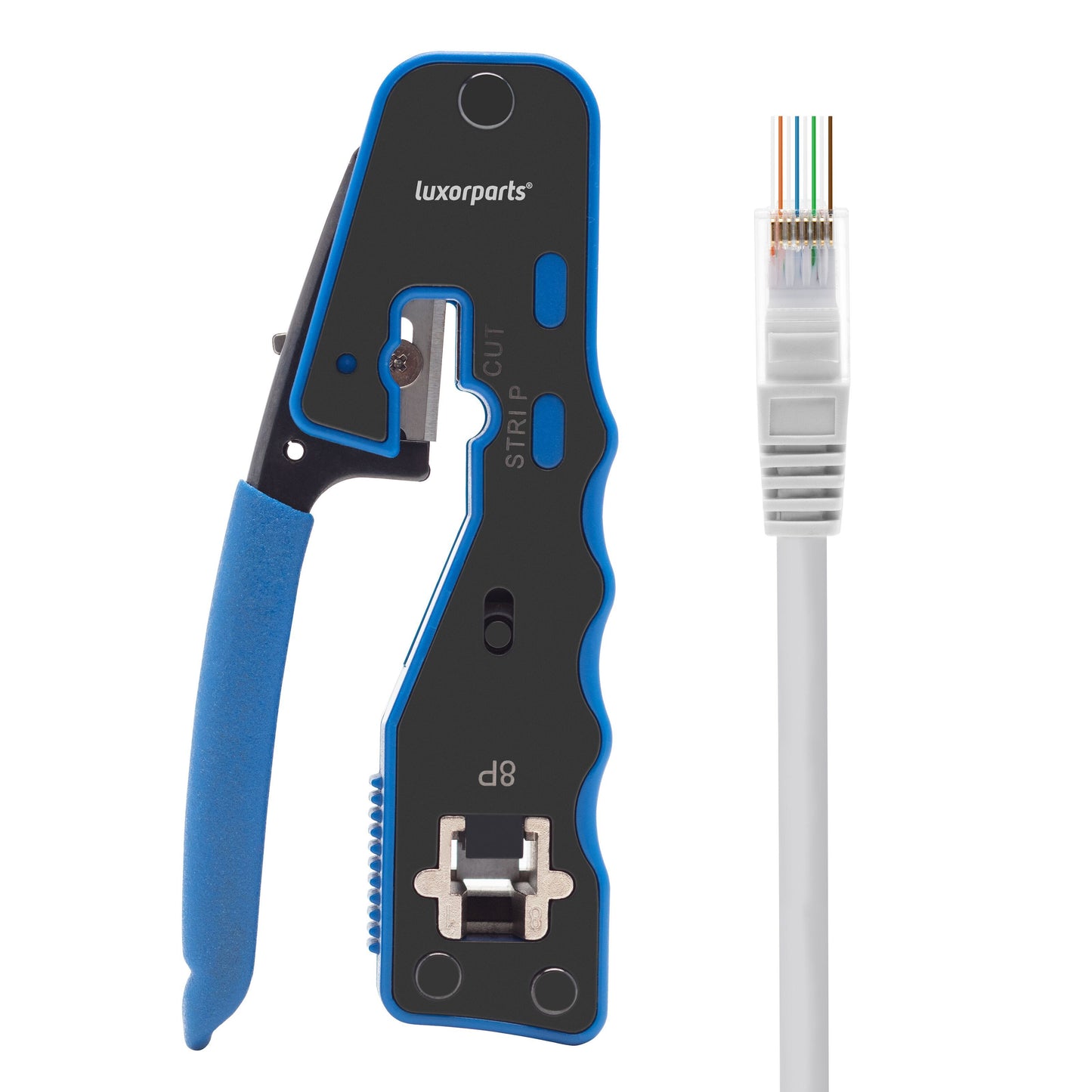 Crimptang med klip- og afisoleringsfunktion til RJ45-stik ved siden af hvidt Ethernetkabel med farvede ledere.