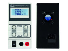 Velleman laboratorieaggregat 0-30 V DC 5 A, front med digitalt display, knapper, terminaler, taske med blæser og strømstik.