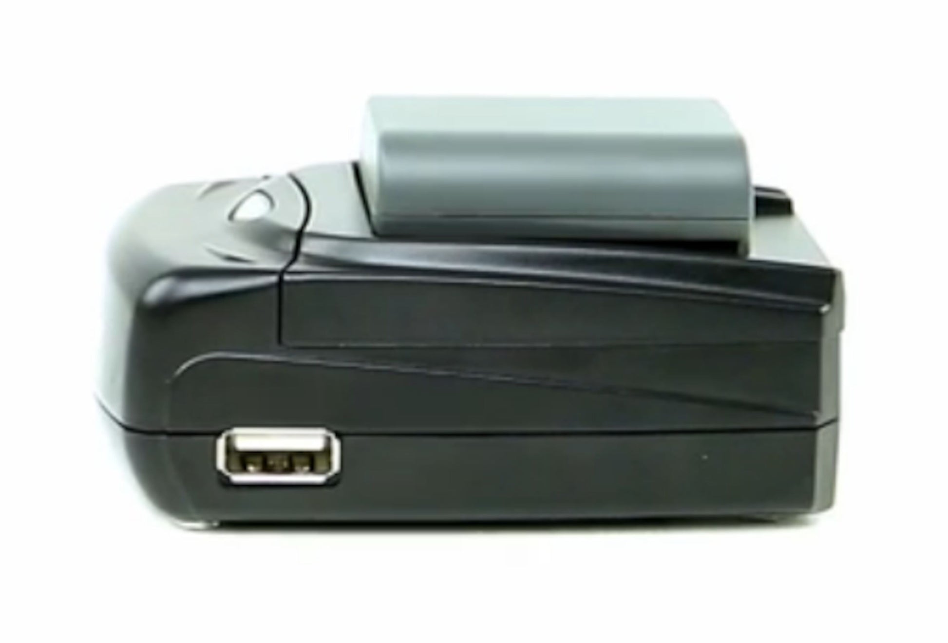 Jupio kamerabatteri oplader sort med gråt batteri isat, USB-port i siden, til Li-ion digitalkamera batterier.