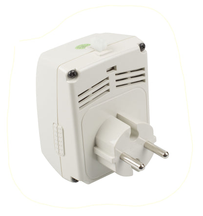 Tufvassons netadapter AC 24V 20VA, hvid med europæisk tobenet stik, ventilationsslidser, topknap og grøn indikator.