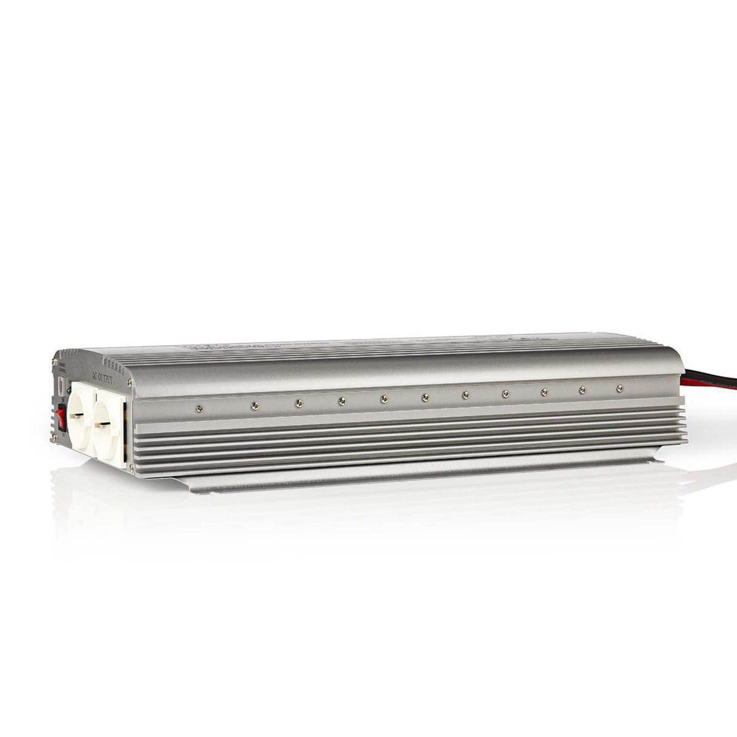 Omskifter inverter 1700 W, sølvfarvet, rektangulær, ribbede sider, 12 V til 230 V, til hvide stikudtag, sorte/røde ledninger.