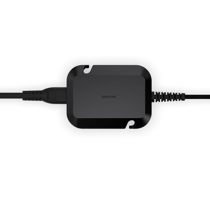 Unisynk GaN-oplader USB-C 65W sort, to kabler tilsluttet modsat, afrundede kanter, UNISYNK-logo centralt.