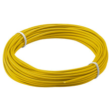 Goobay isoleret forbindelsestråd 0,14 mm² gul 10 m oprullet og bundtet med kabelbindere.
