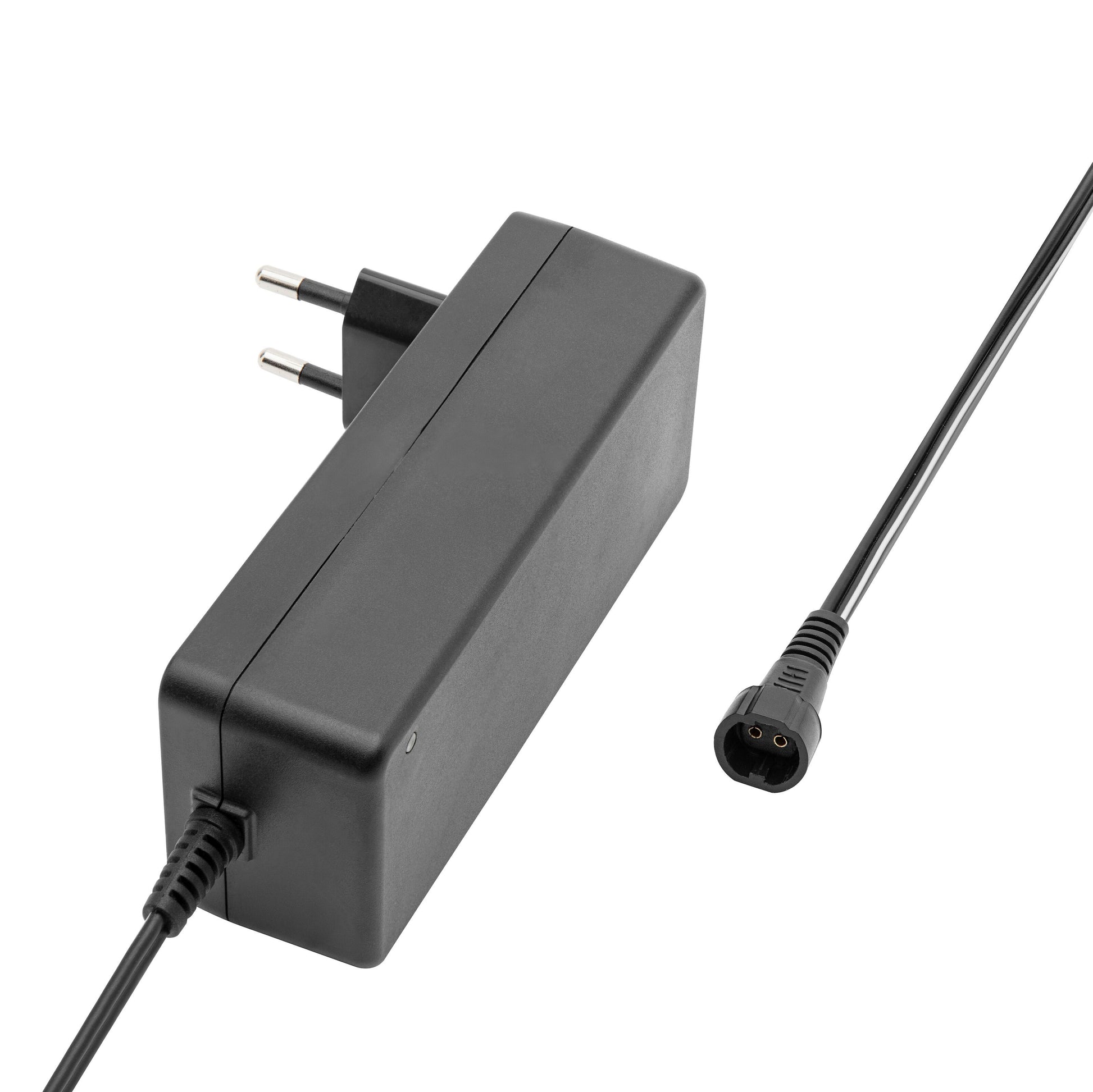 Luxorparts Skiftet strømadapter 12 V DC 60 W sort med to-benet stik og kabel til rundt, to-polet stik.