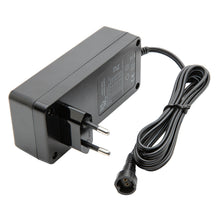 Justerbar sort netadapter 12-24 V DC 60 W med EU tobenet stik og lang ledning med trepolet stik.