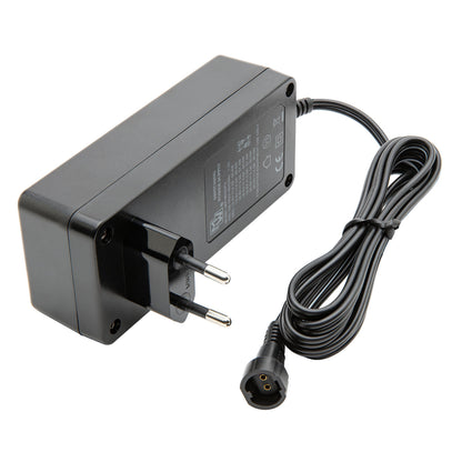 Justerbar sort netadapter 12-24 V DC 60 W med EU tobenet stik og lang ledning med trepolet stik.