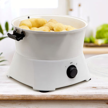 Rubicson automatisk kartoffelskræller ved siden af en hvid elektrisk dampkoger med nyligt skrællede kartofler.