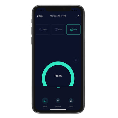 Cleverio AF-F100 gulvventilator med luftfilter, appinterface på smartphone viser mørkt tema og kontrolknapper.
