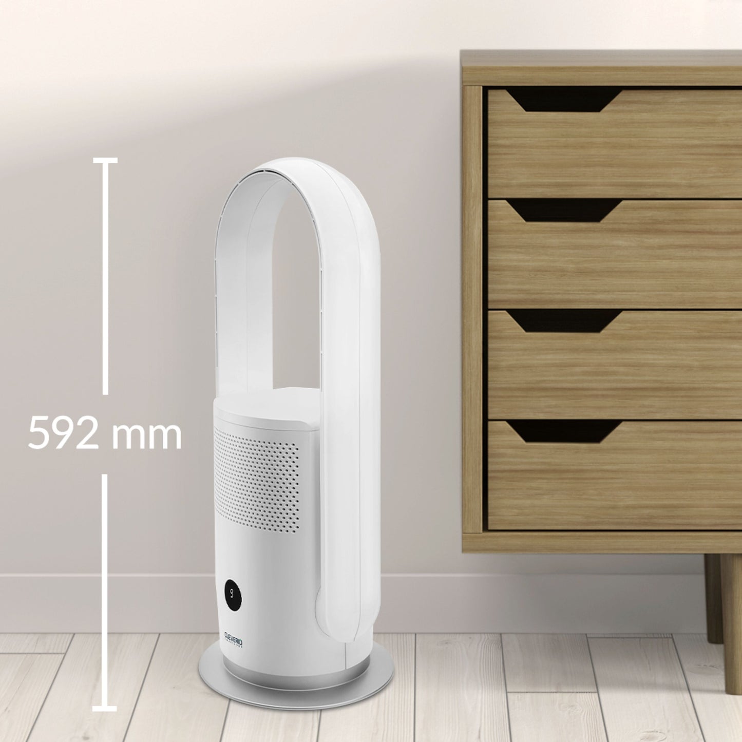 Cleverio AF-F100 gulvventilator med HEPA-13 filter 592 mm ved trækommode med sorte greb på lyst trægulv.
