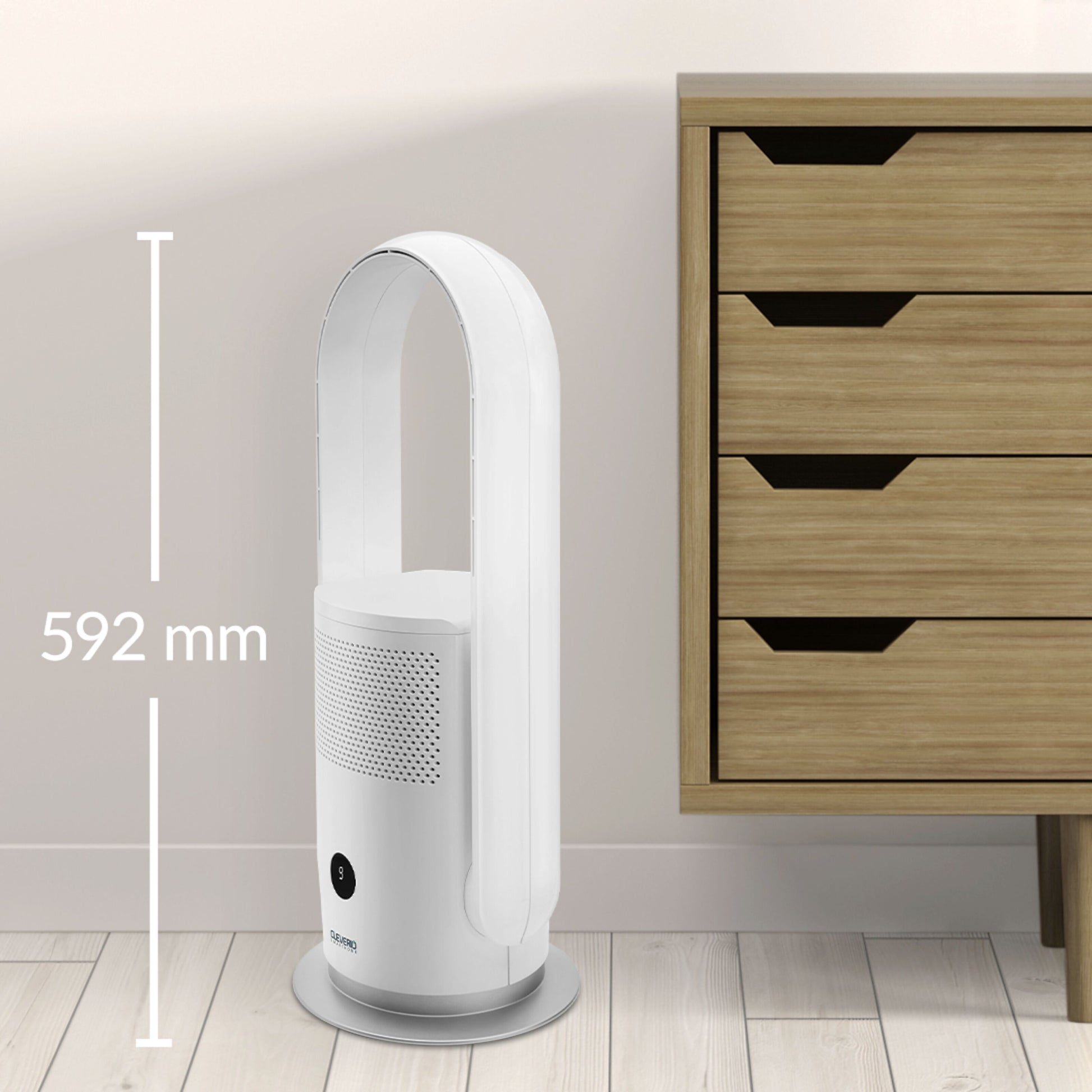 Cleverio AF-F100 gulvventilator med HEPA-13 filter 592 mm ved trækommode med sorte greb på lyst trægulv.
